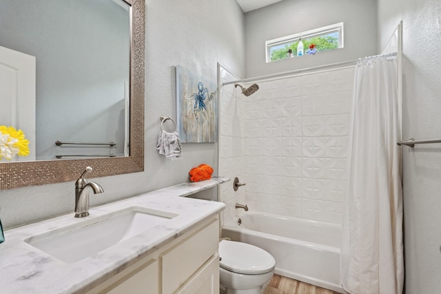 209 Anchor Ranch Rd, Trinidad, TX 75163 - bathroom featuring shower / bathtub combination with curtain, toilet, wood finished floors, and vanity