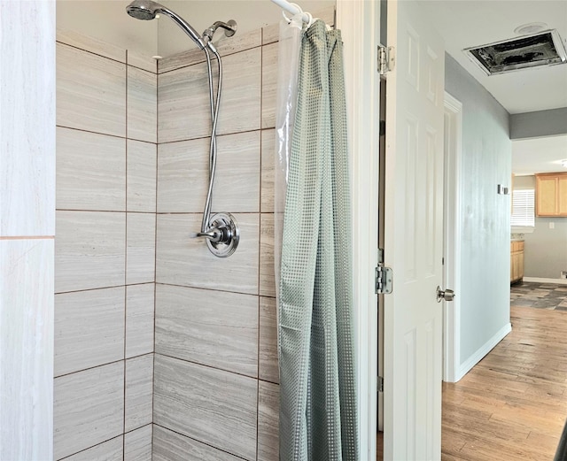 4606 Warren Way, Hitchcock, TX 77563 - full bath featuring tiled shower, wood finished floors, and baseboards