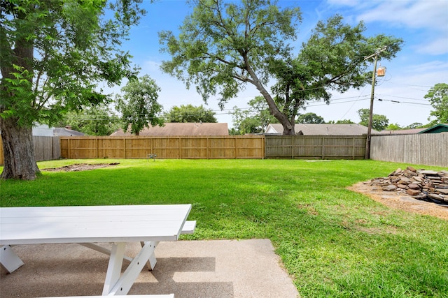 5000 Old Castle Ln, Dickinson, TX 77539 - view of yard with a patio