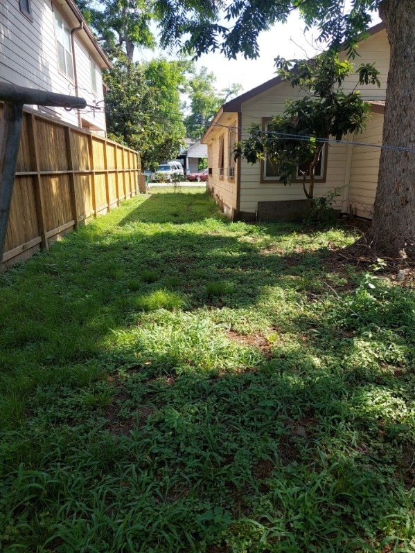 5114 Eigel St, Houston, TX 77007 - view of yard