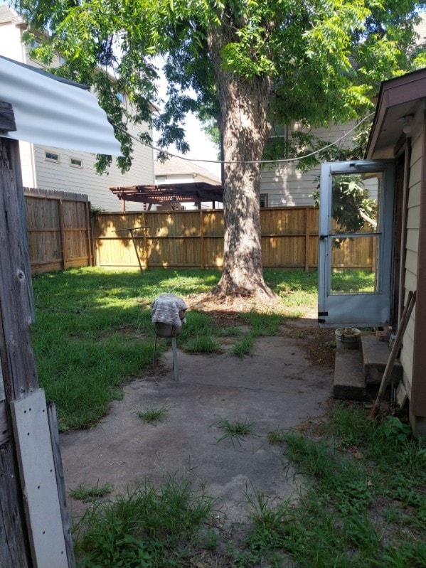 5114 Eigel St, Houston, TX 77007 - view of yard with a patio area