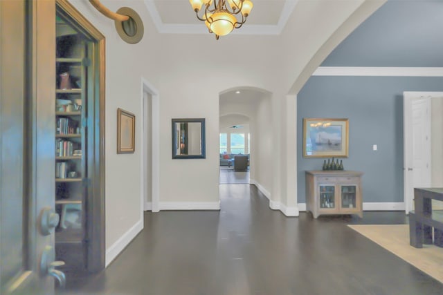2810 Red Maple Dr, Katy, TX 77494 - foyer featuring arched walkways, a chandelier, baseboards, wood finished floors, and ornamental molding