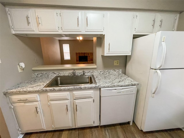 10555 Turtlewood Ct Unit 610, Houston, TX 77072 - kitchen featuring white appliances, a sink, wood finished floors, and light countertops