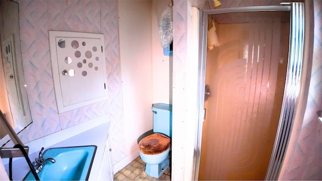 4145 Chaison St, Beaumont, TX 77705 - full bath with a sink, toilet, a shower, and wallpapered walls