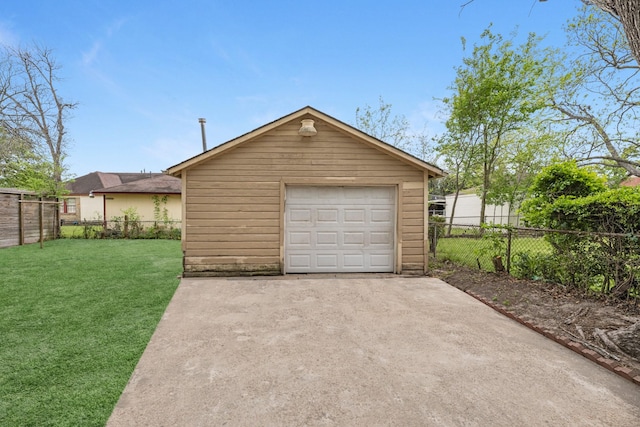 512 Gale St, Houston, TX 77009 - detached garage with driveway