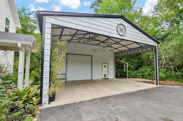25292 Willow Creek Rd, Hockley, TX 77447 - garage with a detached garage
