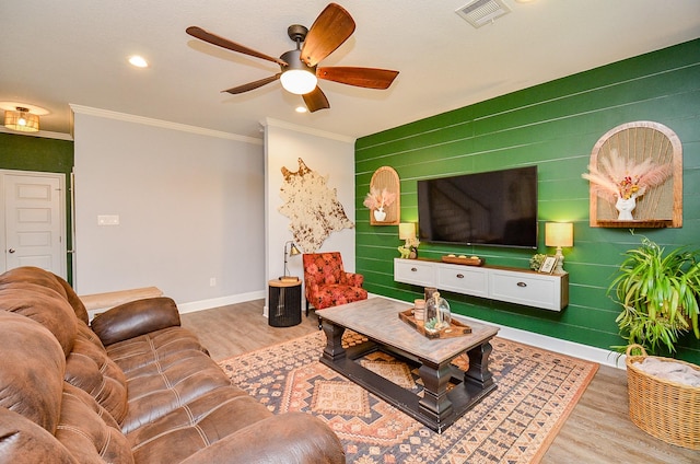 25292 Willow Creek Rd, Hockley, TX 77447 - living area with wood finished floors, baseboards, ceiling fan, ornamental molding, and recessed lighting