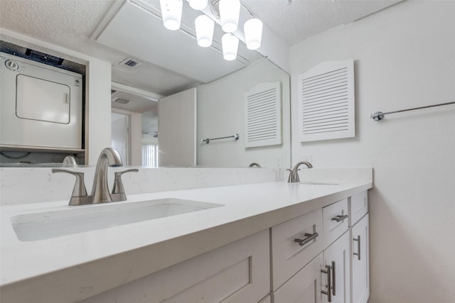 10051 Westpark Dr Unit 274, Houston, TX 77042 - bathroom with double vanity and a textured ceiling