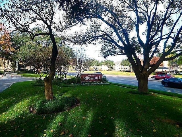 10051 Westpark Dr Unit 274, Houston, TX 77042 - view of green lawn