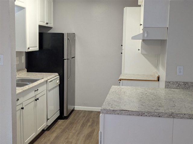 782 Worthshire St, Houston, TX 77008 - kitchen featuring dishwasher, wood finished floors, white cabinetry, a sink, and light countertops