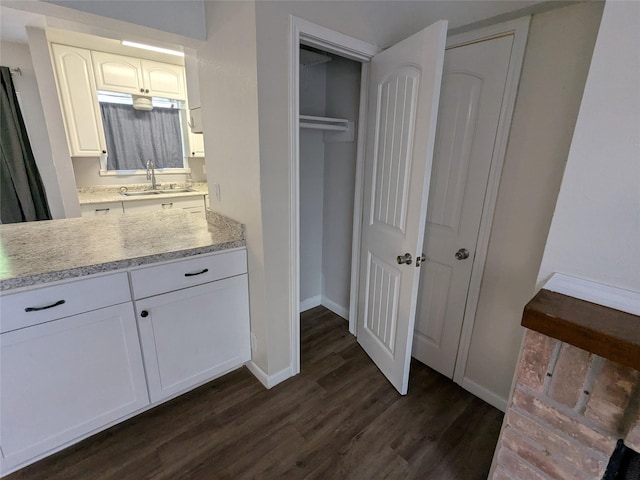 782 Worthshire St, Houston, TX 77008 - kitchen with a sink, dark wood-type flooring, baseboards, and white cabinetry