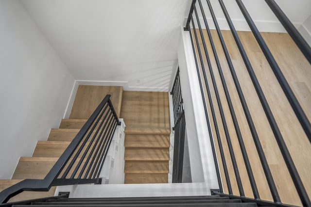 10728 Twin Oak Dr, Conroe, TX 77385 - view of staircase