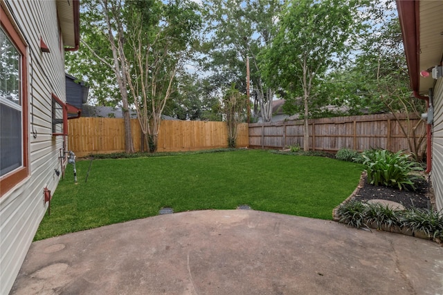 5610 Oakhaven Ln, Houston, TX 77091 - view of yard featuring a patio