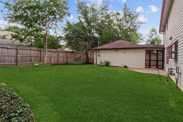 5610 Oakhaven Ln, Houston, TX 77091 - view of yard featuring a patio area