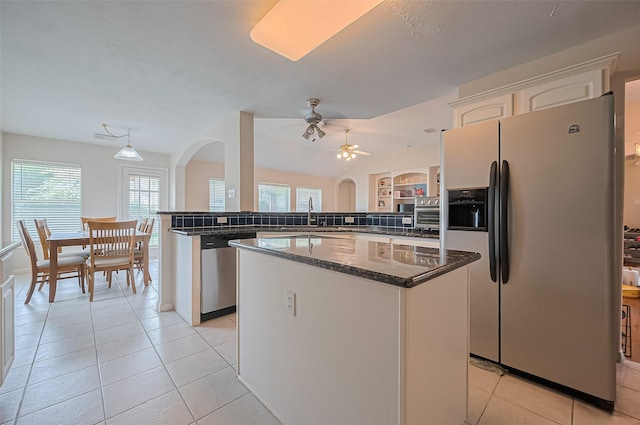 3619 Strartford Arms Ln, Sugar Land, TX 77498 - kitchen with appliances with stainless steel finishes, plenty of natural light, a peninsula, and a ceiling fan
