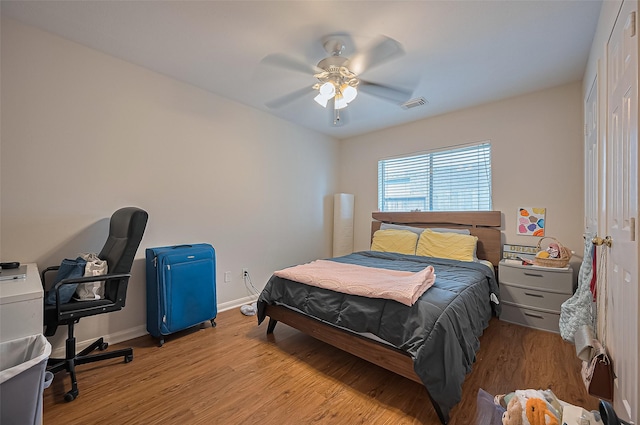 3619 Strartford Arms Ln, Sugar Land, TX 77498 - bedroom featuring wood finished floors and ceiling fan