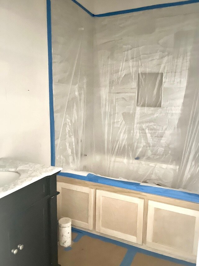 10730 Vinson St, Beaumont, TX 77713 - full bath featuring vanity