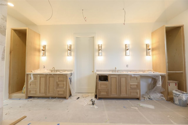 1032 W 41st St, Houston, TX 77018 - bathroom with vanity