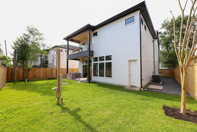 1032 W 41st St, Houston, TX 77018 - back of house with a balcony and cooling unit