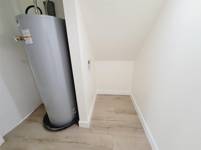 9926 Tangiers Rd, Houston, TX 77041 - utility room featuring water heater