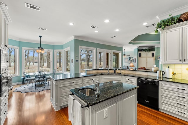 167 Saint Andrews Dr E, Mabank, TX 75156 - kitchen featuring black dishwasher, a sink, a ceiling fan, white cabinets, and recessed lighting
