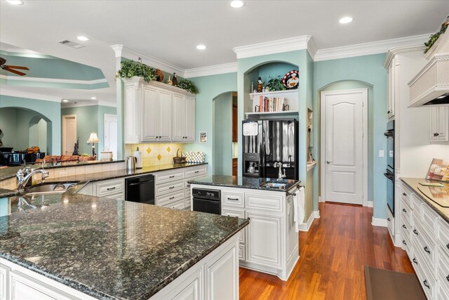167 Saint Andrews Dr E, Mabank, TX 75156 - kitchen featuring arched walkways, black appliances, ceiling fan, a center island, and wood finished floors