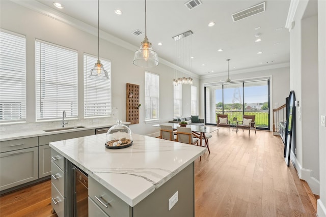10756 Craighead Dr, Houston, TX 77025 - kitchen featuring a sink, gray cabinetry, wine cooler, crown molding, and light wood-style flooring