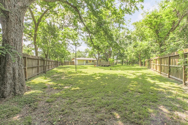 606 Roosevelt St, La Marque, TX 77568 - view of yard