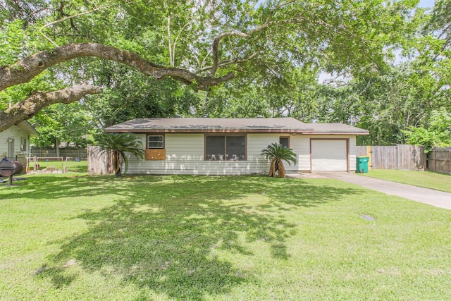 606 Roosevelt St, La Marque, TX 77568 - ranch-style home featuring driveway and an attached garage