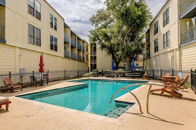 4001 Nasa Pkwy Unit 133, El Lago, TX 77586 - community pool with a patio area