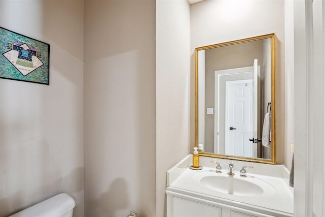 3919 Park Circle Way, Houston, TX 77059 - half bath featuring toilet and vanity