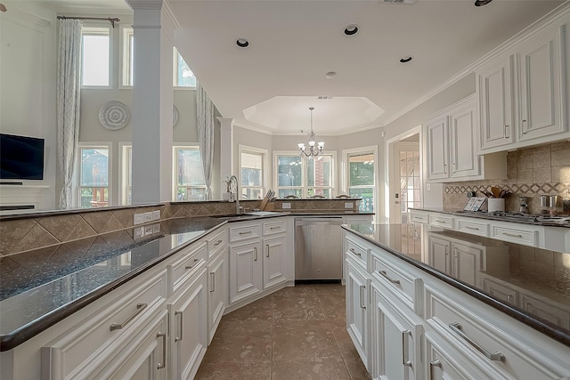 8807 Stones Throw Ln, Missouri City, TX 77459 - kitchen featuring dishwasher, a chandelier, decorative backsplash, plenty of natural light, and recessed lighting