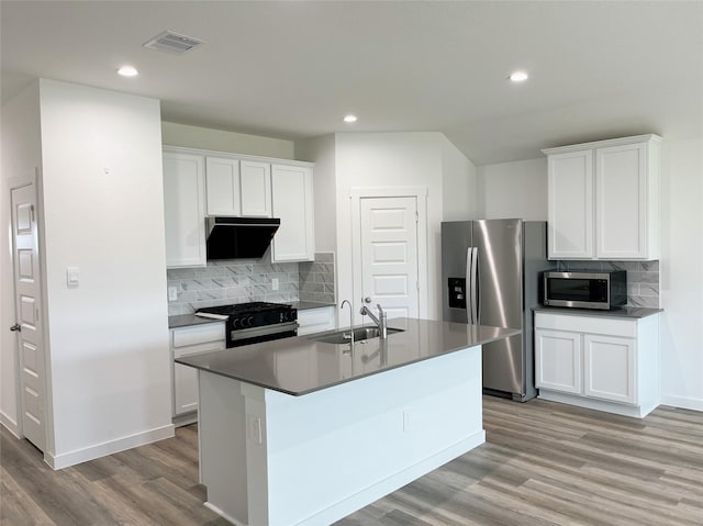 3231 Langley Bend Ln, Fulshear, TX 77441 - kitchen with a sink, stainless steel appliances, range hood, tasteful backsplash, and recessed lighting