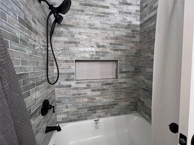 1618 Del Norte St, Houston, TX 77018 - bathroom featuring shower / bath combo
