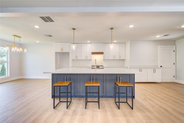 1810 Eagle Falls Ct, Houston, TX 77077 - kitchen featuring white cabinetry, light countertops, baseboards, a breakfast bar area, and recessed lighting