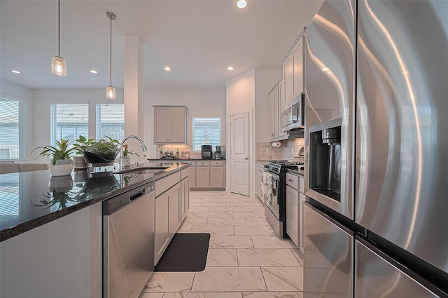 4507 Mustang Run Dr, Rosenberg, TX 77469 - kitchen featuring appliances with stainless steel finishes, a sink, tasteful backsplash, recessed lighting, and pendant lighting