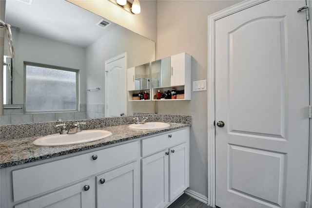 7419 French Quarter Ct, Fulshear, TX 77441 - bathroom featuring double vanity