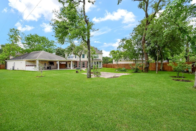3911 Fielder Cir, Missouri City, TX 77459 - view of yard featuring a patio area