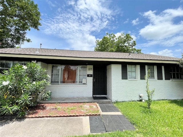 4118 Ebbtide Dr, Houston, TX 77045 - ranch-style house with brick siding and a front yard