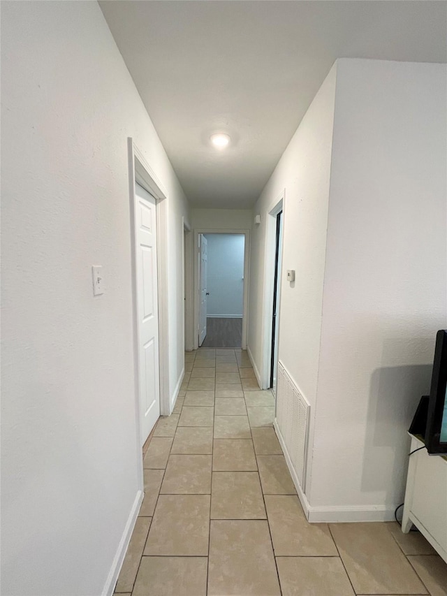 4118 Ebbtide Dr, Houston, TX 77045 - corridor featuring light tile patterned floors and baseboards