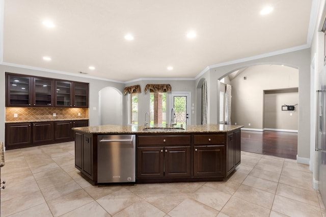 95 W Hullwood Cir, The Woodlands, TX 77389 - kitchen with a sink, dishwasher, arched walkways, an island with sink, and recessed lighting