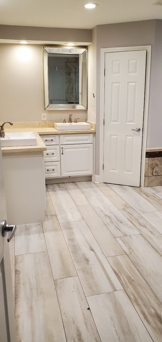 638 Andover St, Spring, TX 77373 - full bath with vanity