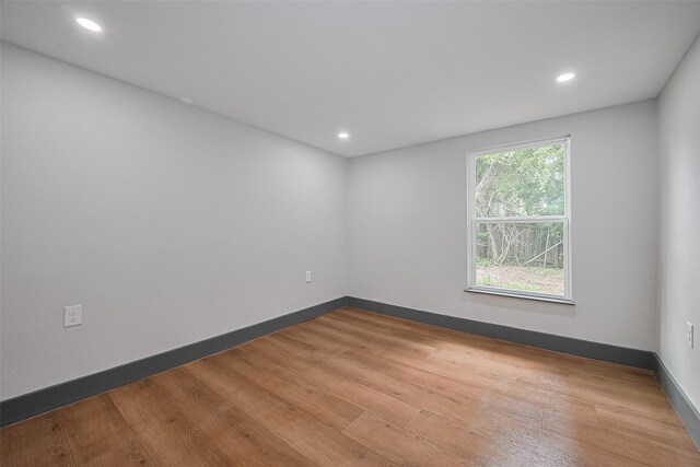 6058 Lyndhurst Dr, Houston, TX 77033 - unfurnished room featuring wood finished floors, baseboards, and recessed lighting