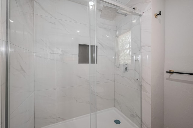 6058 Lyndhurst Dr, Houston, TX 77033 - full bathroom featuring a shower stall