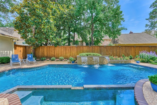 5211 Rothchilde Ct, Houston, TX 77069 - view of swimming pool featuring a fenced backyard and a pool with connected hot tub