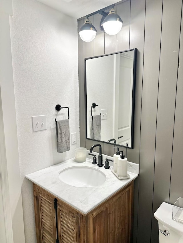 12531 Hilltop Mill Rd, Magnolia, TX 77354 - bathroom with a textured wall and vanity