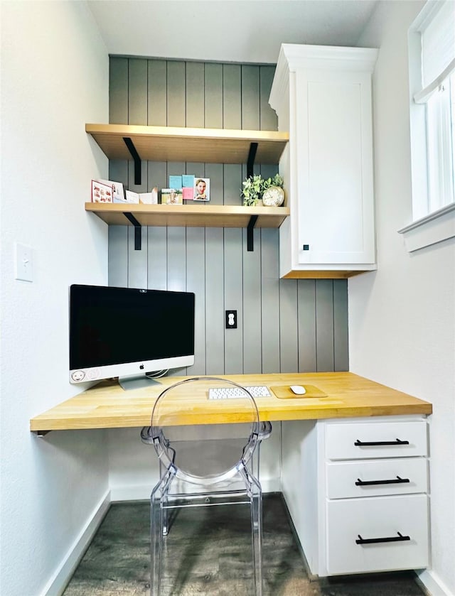 12531 Hilltop Mill Rd, Magnolia, TX 77354 - office featuring built in desk and baseboards