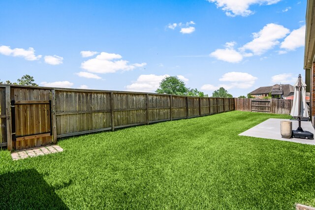 13909 Morgan Bay Dr, Pearland, TX 77584 - view of yard with a patio