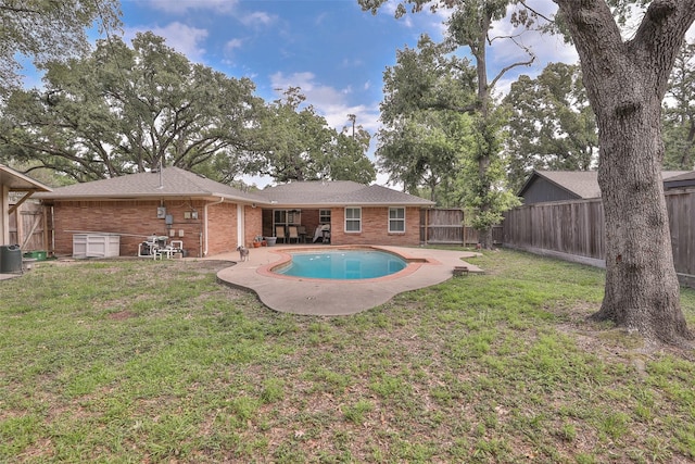 6235 Queenswood Ln, Houston, TX 77008 - rear view of property featuring brick siding and a patio area