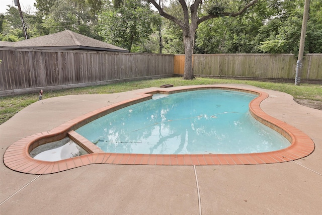 6235 Queenswood Ln, Houston, TX 77008 - view of swimming pool with a fenced backyard, a patio area, and view of wooded area